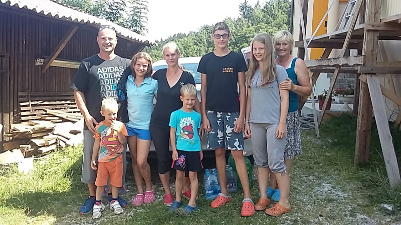 Nagrajenec Gregor z ženo Heleno in otroki, Sv. Danijel