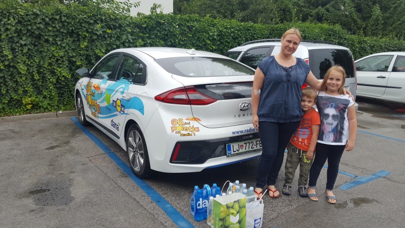 Danijela s sinom Markom in hčerko Tejo iz Velenja