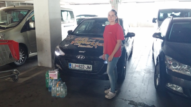 Za nagrajenca Željka je nagrado prevzela partnerka Vesna, Postojna