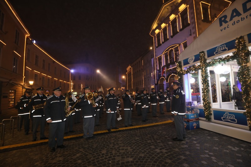 Policijska godba na Mestnem trgu poskrbela za vzdušje